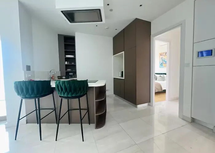 Luxury 2br Center 360 With Pool, Gym, Sauna * Nikósie