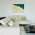 Apartment Luxury 2br Center 360 With Pool, Gym, Sauna *