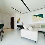 Luxury 2br Center 360 With Pool, Gym, Sauna Διαμέρισμα