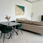 Luxury 2br Center 360 With Pool, Gym, Sauna Apartment *