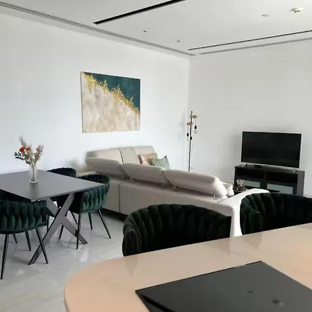 Apartment Luxury 2br Center 360 With Pool, Gym, Sauna Nicosia