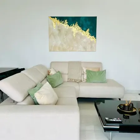 Apartment Luxury 2br Center 360 With Pool, Gym, Sauna *