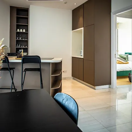 Apartament Luxury 2br Center 360 With Pool, Gym, Sauna Nikozja