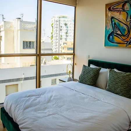 Luxury 2br Center 360 With Pool, Gym, Sauna Apartment