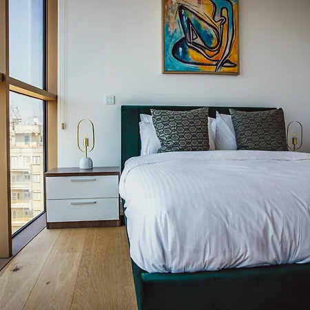 Apartment Luxury 2br Center 360 With Pool, Gym, Sauna *