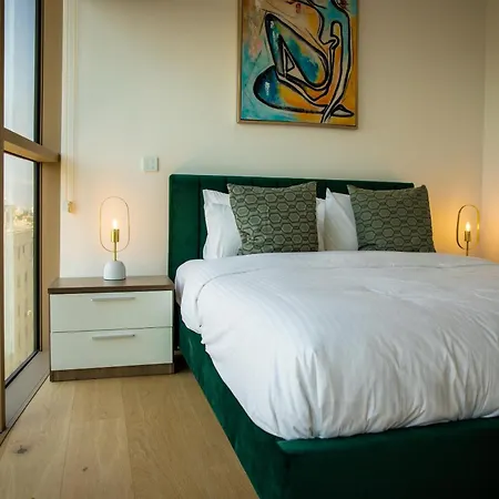 Luxury 2br Center 360 With Pool, Gym, Sauna