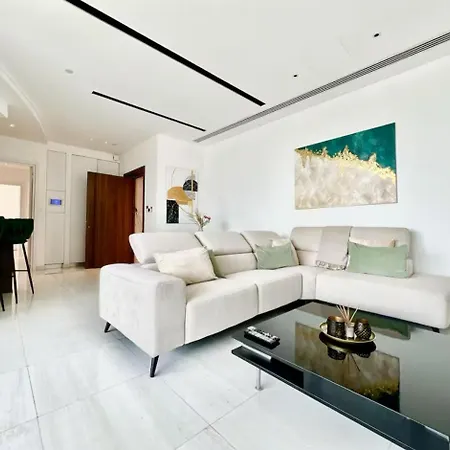 Apartment Luxury 2br Center 360 With Pool, Gym, Sauna Nicosia