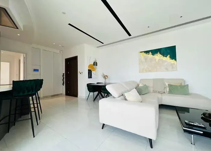 Luxury 2br Center 360 With Pool, Gym, Sauna アパート