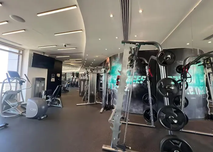 Luxury 2br Center 360 With Pool, Gym, Sauna アパート