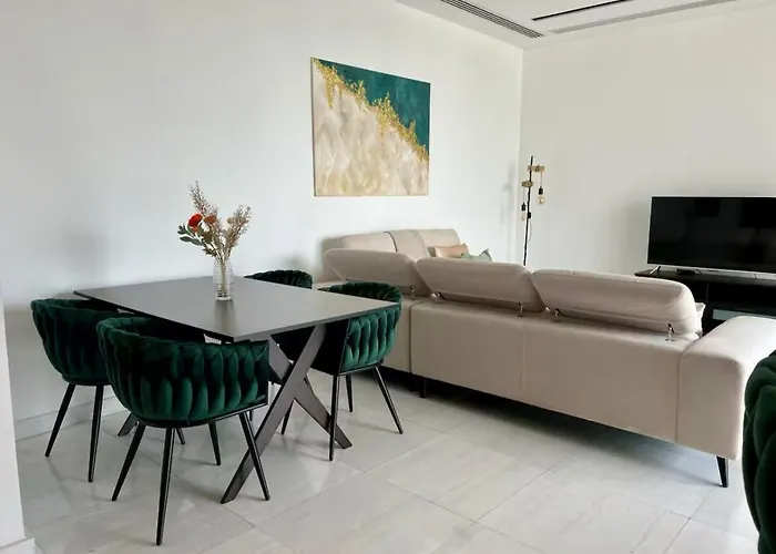 Luxury 2br Center 360 With Pool, Gym, Sauna アパート *