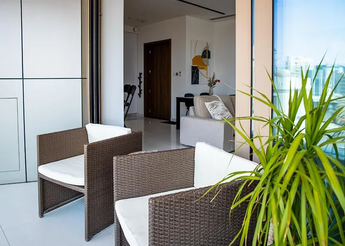 Luxury 2br Center 360 With Pool, Gym, Sauna