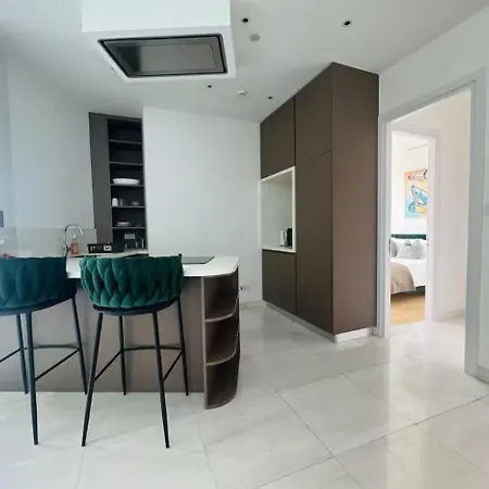 Luxury 2br Center 360 With Pool, Gym, Sauna * Nicosie