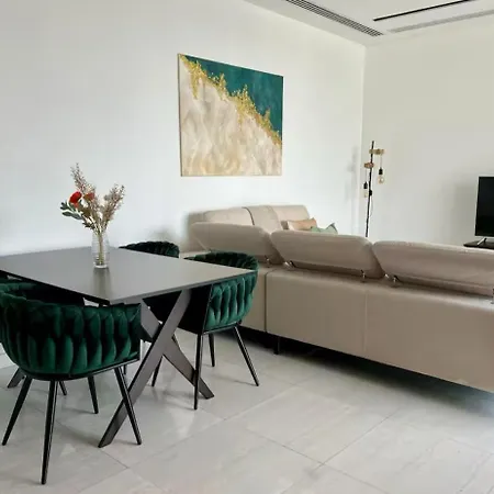 Luxury 2br Center 360 With Pool, Gym, Sauna Διαμέρισμα *